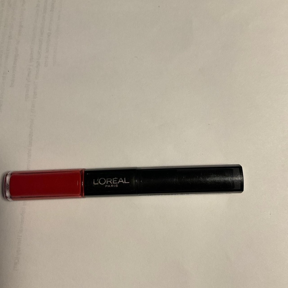 L'Oréal Paris lip gloss in red double sided'
